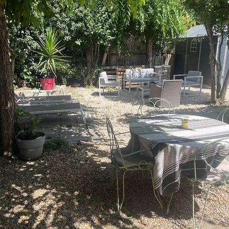 Appartement Avec Jardin En Ville LʼIsle-sur-la-Sorgue Esterno foto