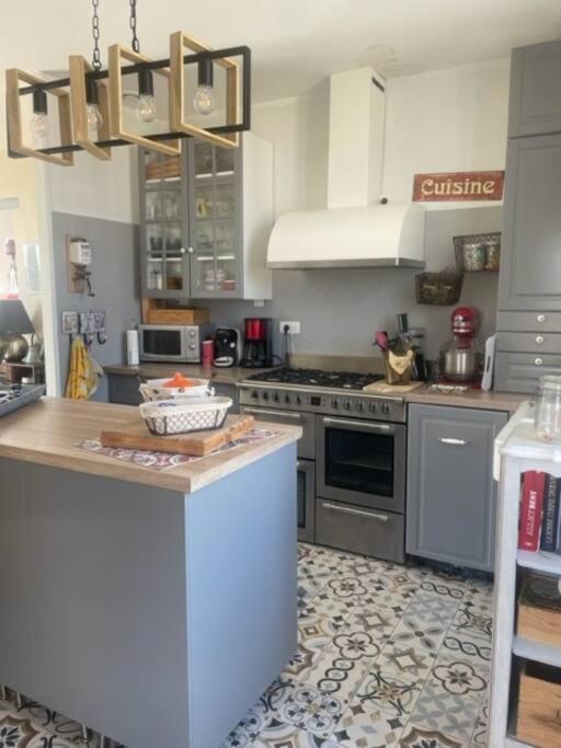 Appartement Avec Jardin En Ville LʼIsle-sur-la-Sorgue Esterno foto