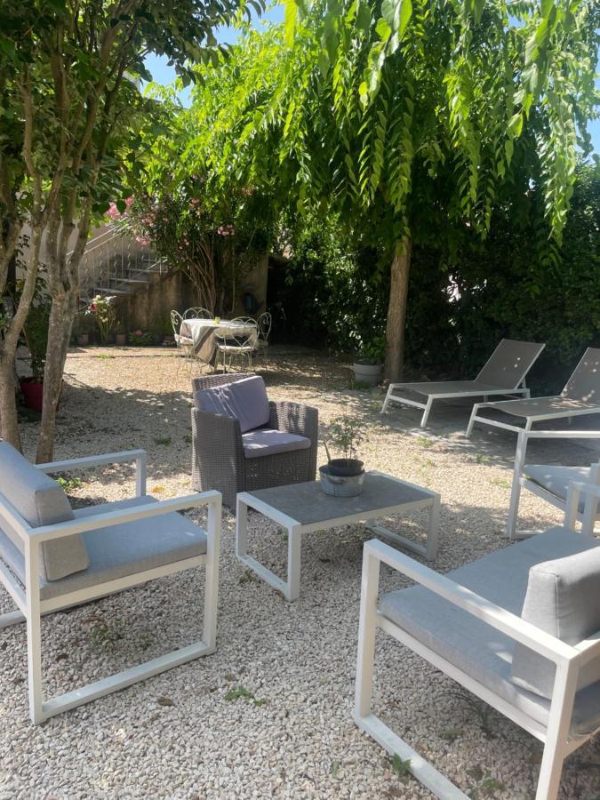 Appartement Avec Jardin En Ville LʼIsle-sur-la-Sorgue Esterno foto